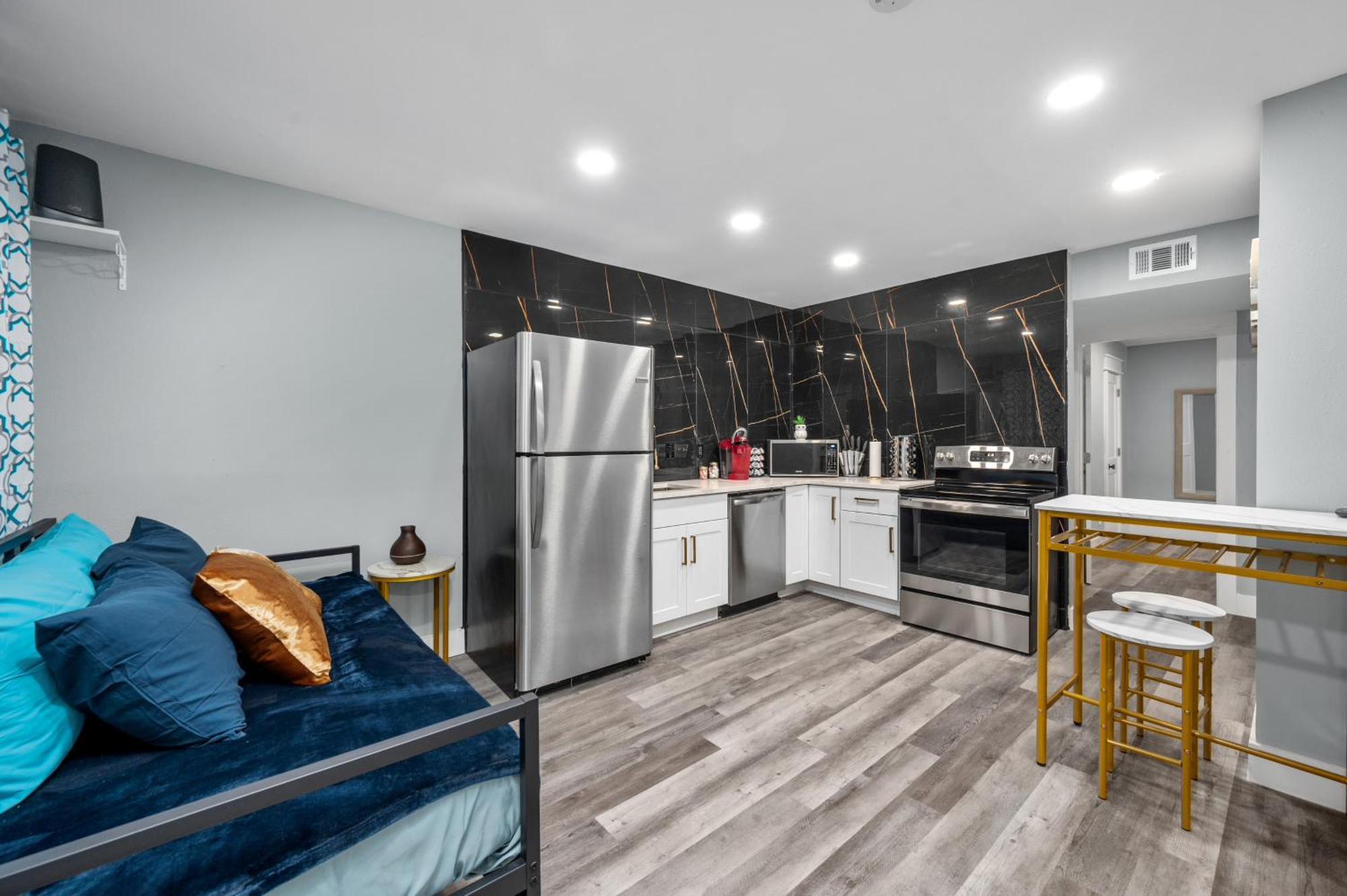 Апартаменты Warm Heights 2Br With Pool & Free Parking Хьюстон Экстерьер фото
