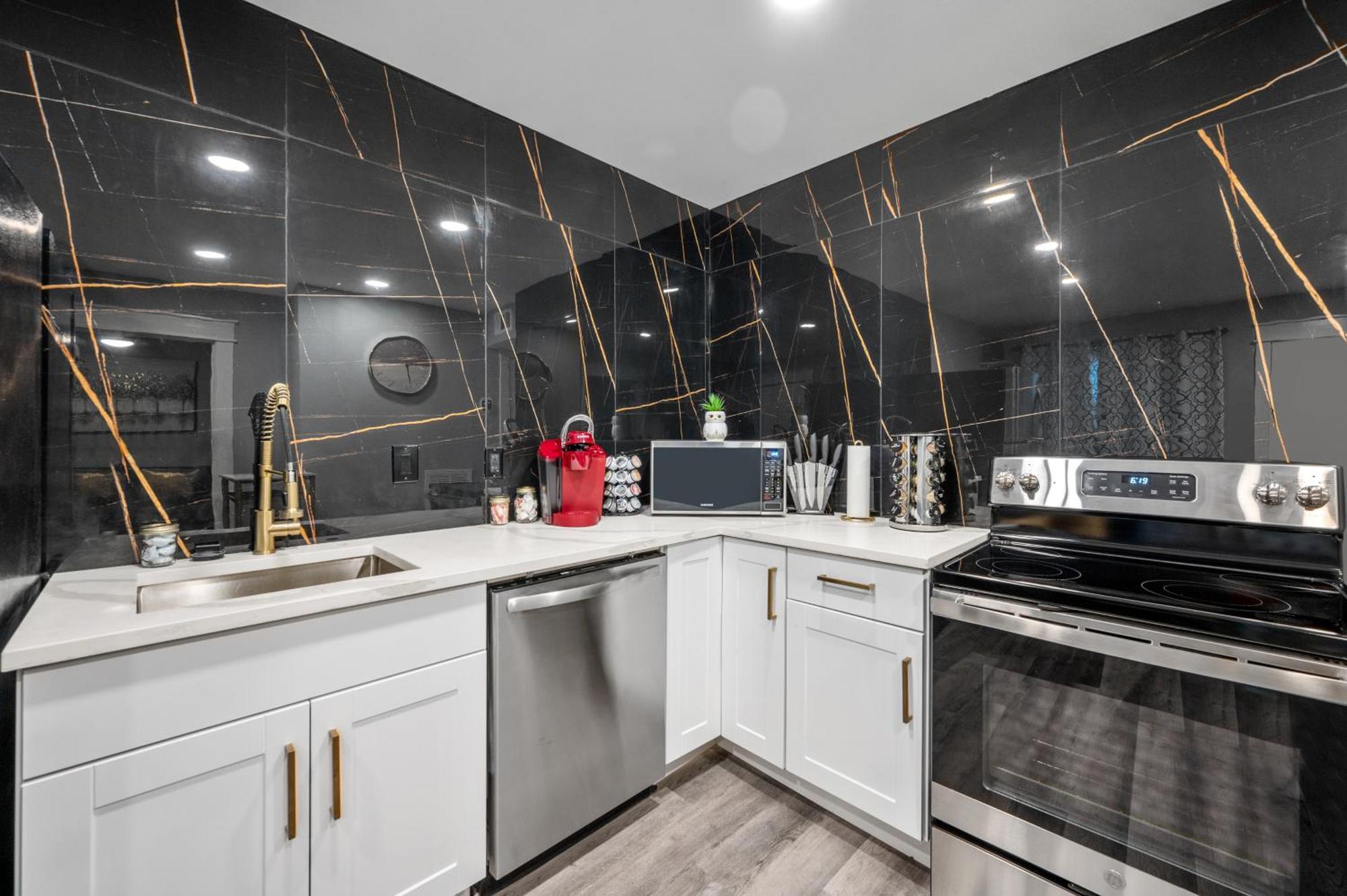Апартаменты Warm Heights 2Br With Pool & Free Parking Хьюстон Экстерьер фото