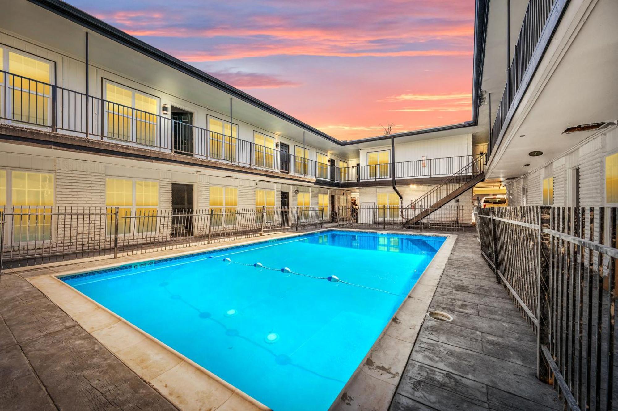 Апартаменты Warm Heights 2Br With Pool & Free Parking Хьюстон Экстерьер фото